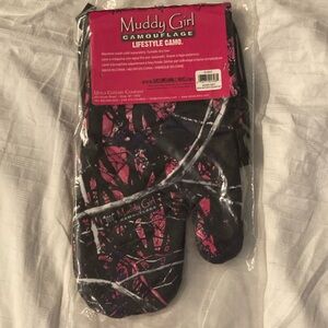 Pink and Black Evan met potholder set Set with Camouflage Design